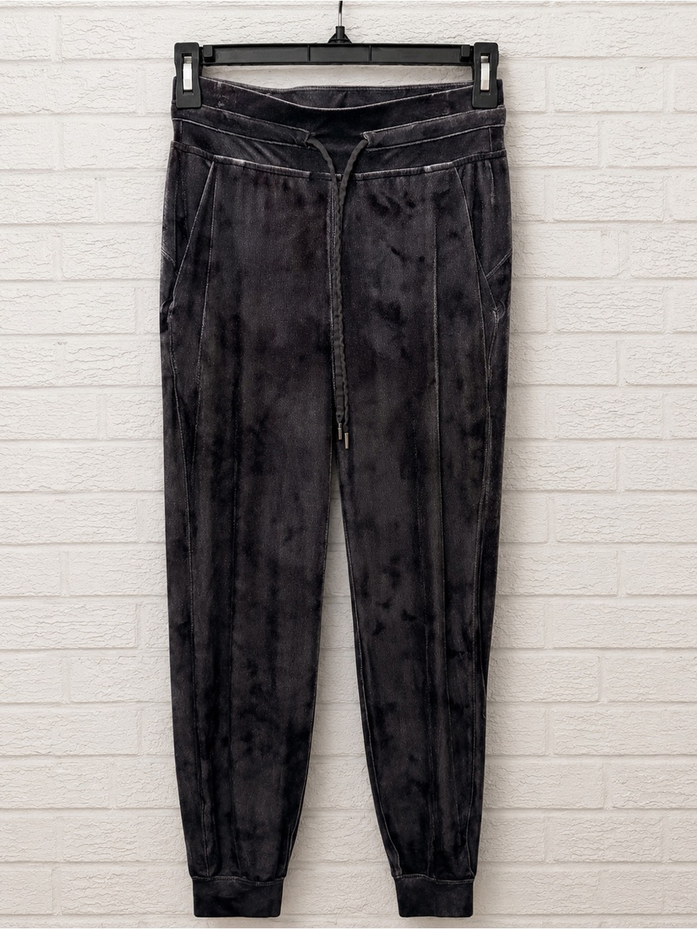Lululemon Women’s Charcoal Velour Jogger Pants